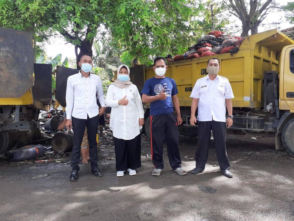 Pengangkutan Sampah di Desa Lebak Kepuh oleh DLH Kab. Serang